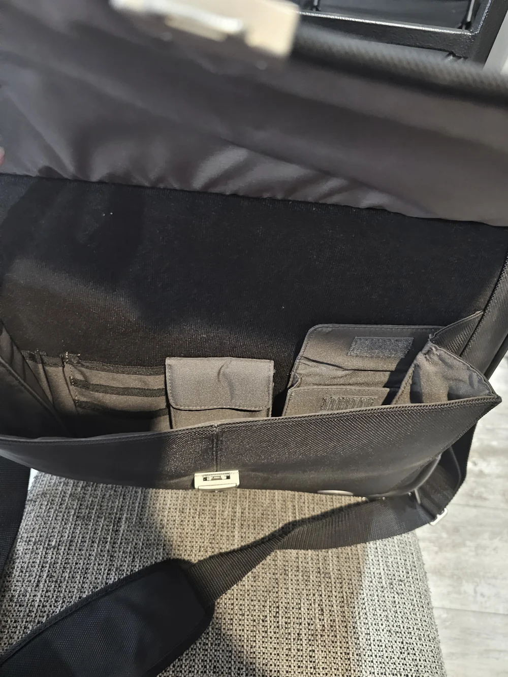 Samsonite Classic Laptop Briefcase - Perfect Travel Bag Heavy Duty 17